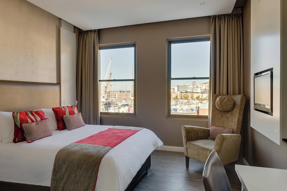 Protea Hotel by Marriott Cape Town Waterfront Breakwater Lodge — Hotel rooms in Cape Town, Western Cape