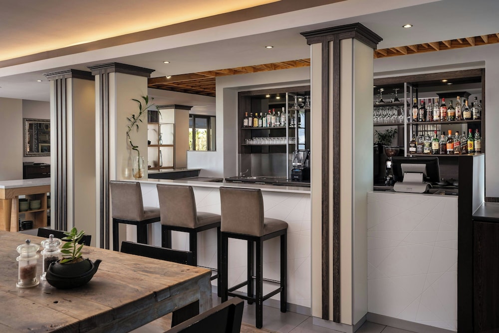 Protea Hotel by Marriott Cape Town Waterfront Breakwater Lodge — Restaurant & bars in Cape Town, Western Cape