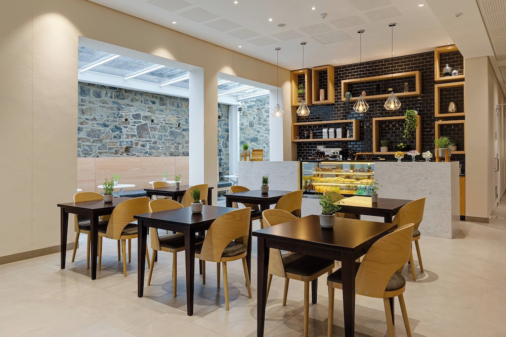 Protea Hotel by Marriott Cape Town Waterfront Breakwater Lodge — Restaurant & bars in Cape Town, Western Cape