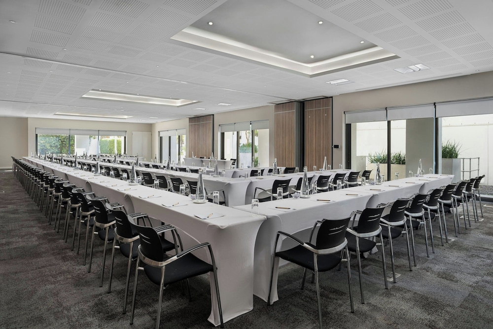 Protea Hotel by Marriott Cape Town Waterfront Breakwater Lodge — Hotel building in Cape Town, Western Cape