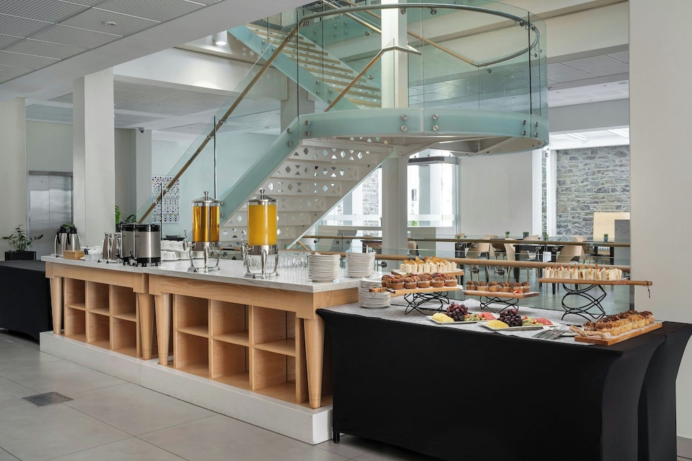 Protea Hotel by Marriott Cape Town Waterfront Breakwater Lodge — Restaurant & bars in Cape Town, Western Cape