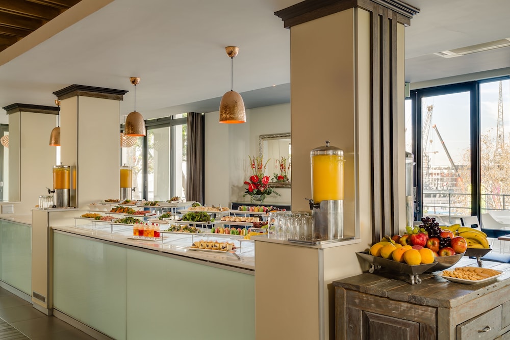 Protea Hotel by Marriott Cape Town Waterfront Breakwater Lodge — Restaurant & bars in Cape Town, Western Cape