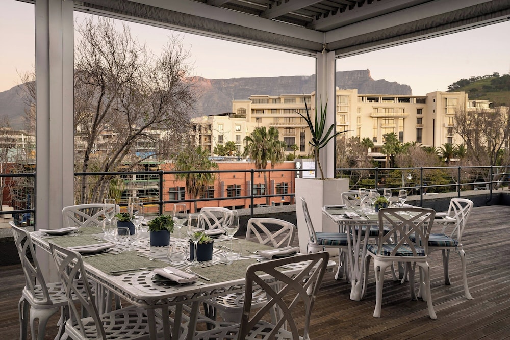 Protea Hotel by Marriott Cape Town Waterfront Breakwater Lodge — Restaurant & bars in Cape Town, Western Cape