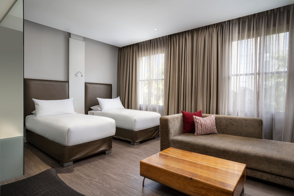 Protea Hotel by Marriott Cape Town Waterfront Breakwater Lodge — Hotel rooms in Cape Town, Western Cape