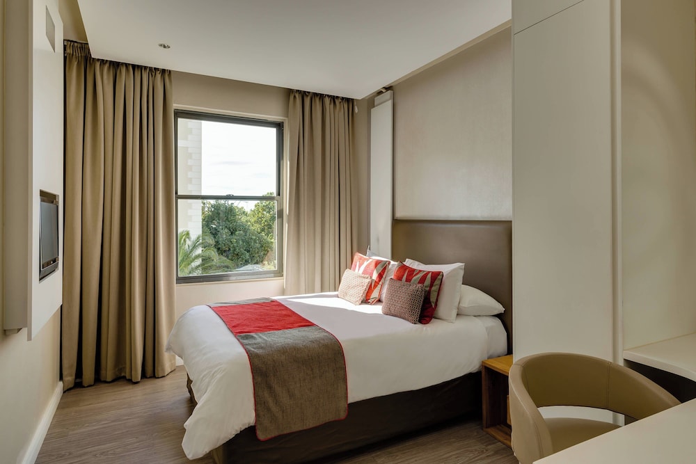 Protea Hotel by Marriott Cape Town Waterfront Breakwater Lodge — Hotel rooms in Cape Town, Western Cape
