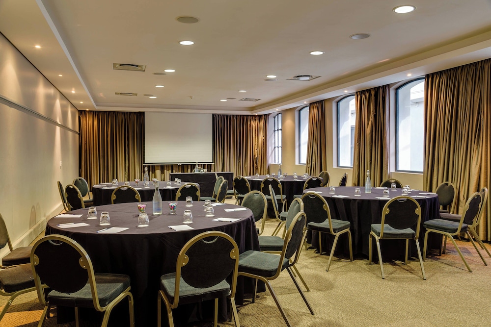 Protea Hotel by Marriott Cape Town Waterfront Breakwater Lodge — Hotel building in Cape Town, Western Cape