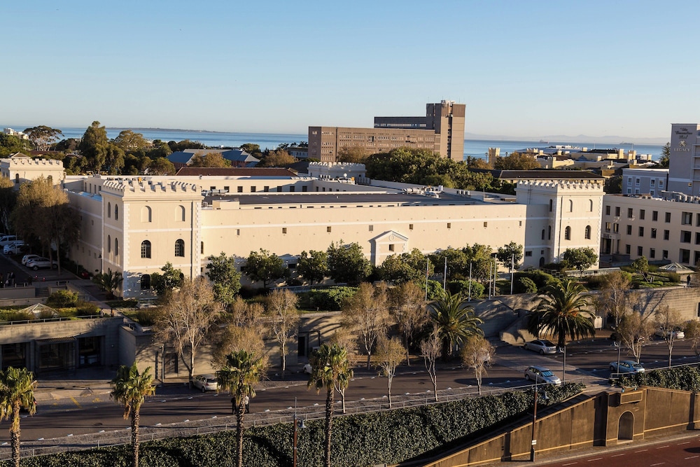 Protea Hotel by Marriott Cape Town Waterfront Breakwater Lodge — Hotel building in Cape Town, Western Cape