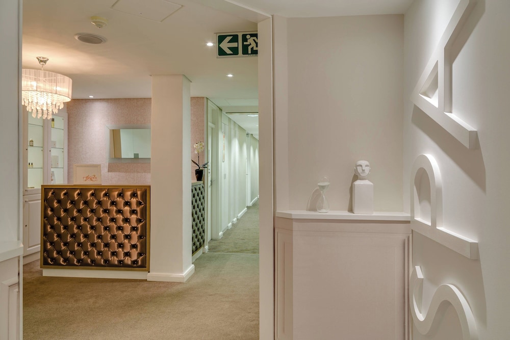 Protea Hotel by Marriott Cape Town Waterfront Breakwater Lodge — Hotel building in Cape Town, Western Cape