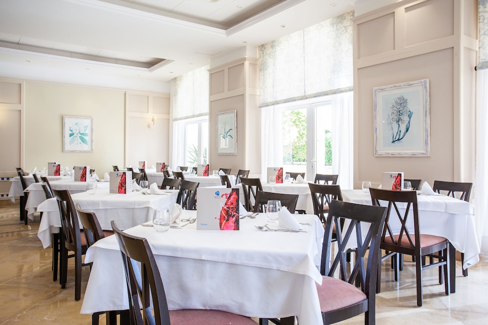 Grupotel Macarella Suites & Spa — Restaurant & bars in Cala'n Bosch, Balearic Islands
