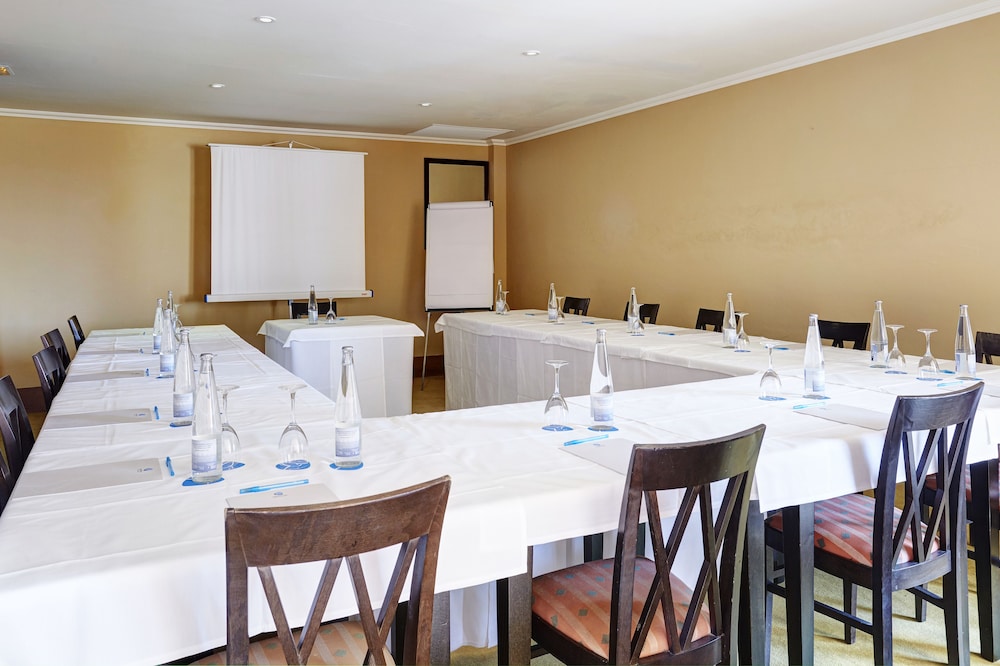 Grupotel Macarella Suites & Spa — Hotel building in Cala'n Bosch, Balearic Islands
