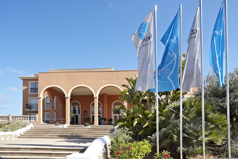 Grupotel Macarella Suites & Spa — Hotel building in Cala'n Bosch, Balearic Islands