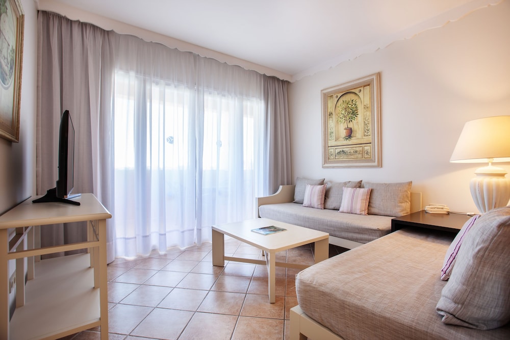 Grupotel Macarella Suites & Spa — Hotel rooms in Cala'n Bosch, Balearic Islands