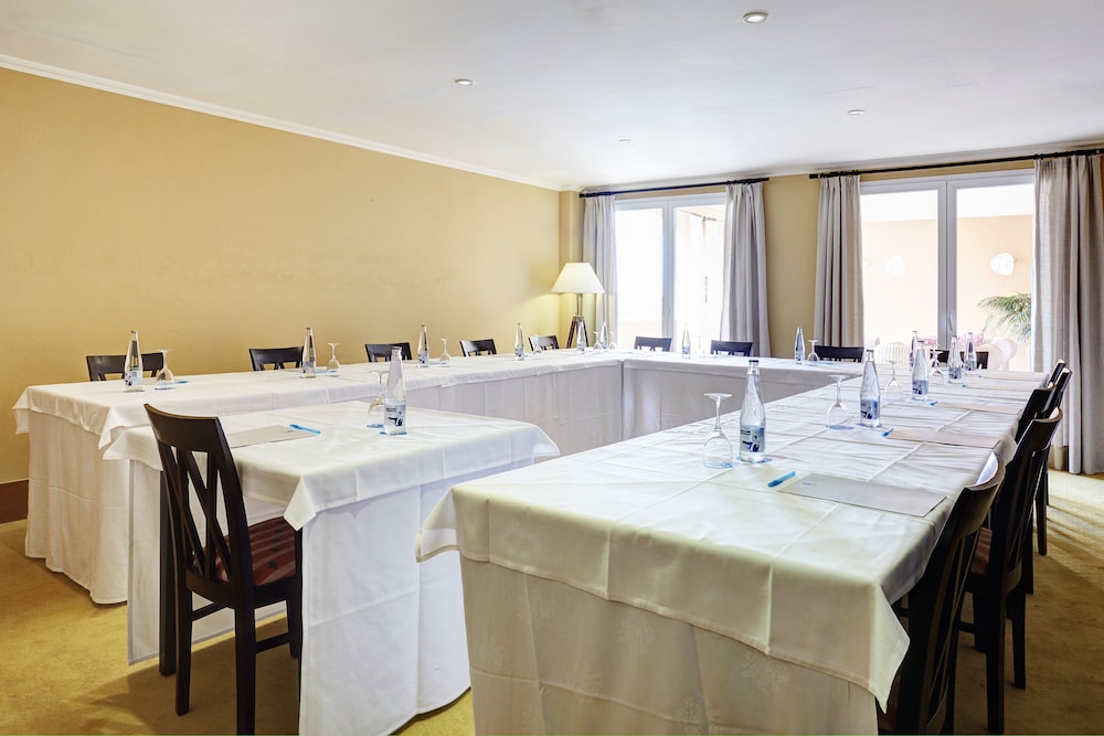 Grupotel Macarella Suites & Spa — Hotel building in Cala'n Bosch, Balearic Islands
