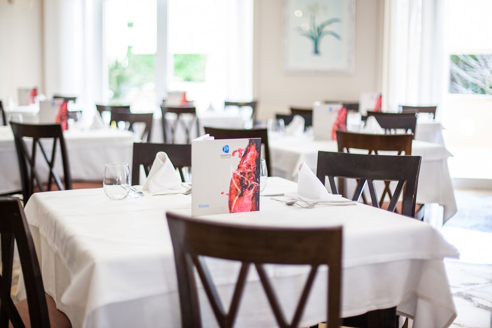 Grupotel Macarella Suites & Spa — Restaurant & bars in Cala'n Bosch, Balearic Islands