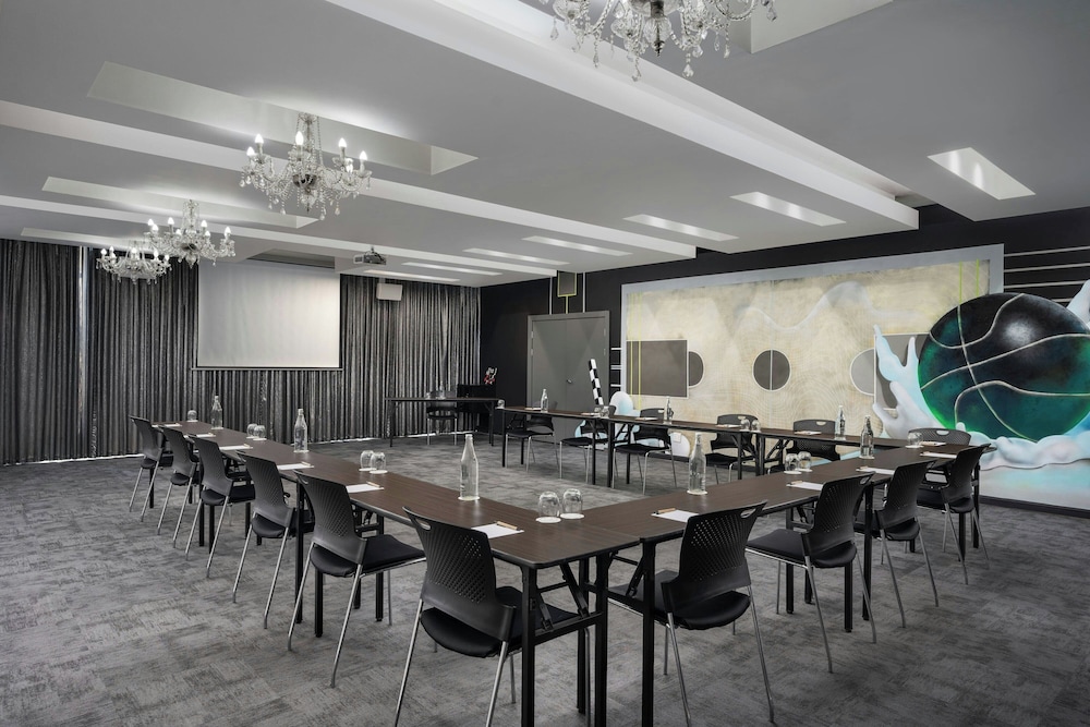 Protea Hotel Fire & Ice by Marriott Cape Town — Hotel rooms in Cape Town, Western Cape