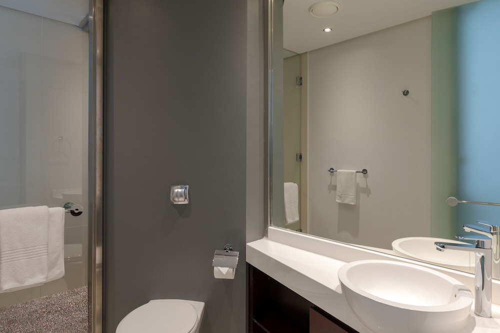 Protea Hotel Fire & Ice by Marriott Cape Town — Hotel rooms in Cape Town, Western Cape