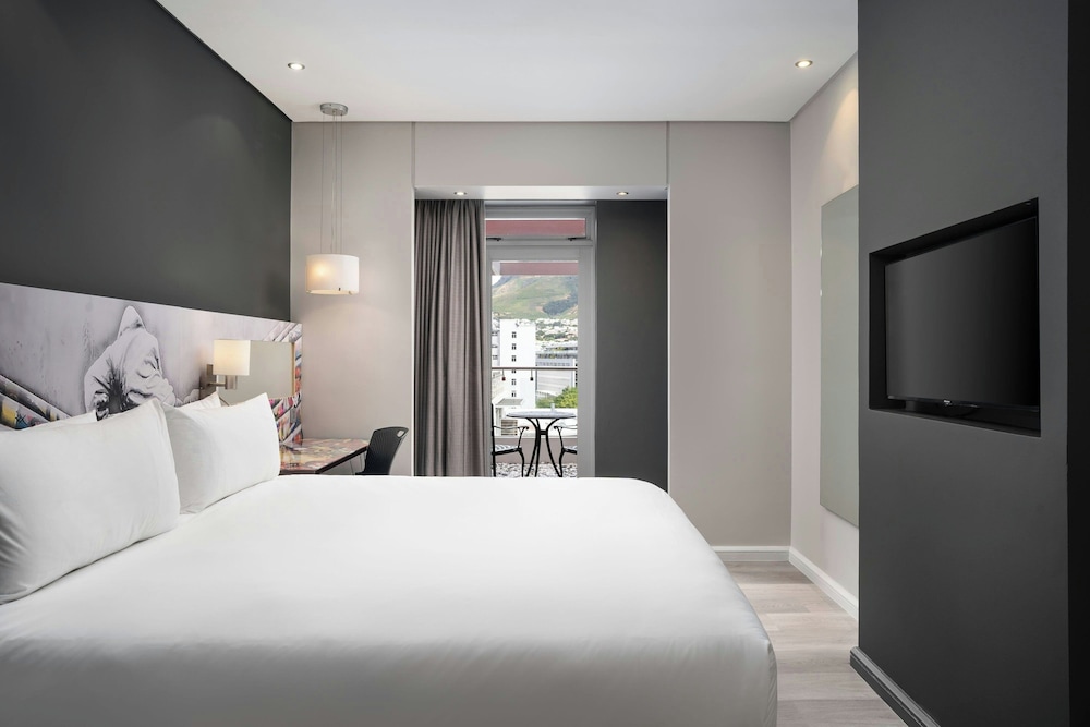 Protea Hotel Fire & Ice by Marriott Cape Town — Hotel rooms in Cape Town, Western Cape