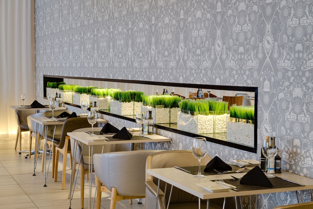 Protea Hotel Fire & Ice by Marriott Cape Town — Restaurant & bars in Cape Town, Western Cape
