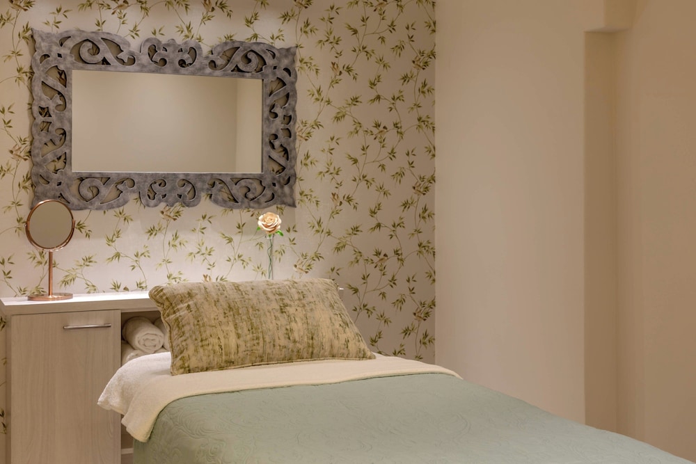 Protea Hotel Fire & Ice by Marriott Cape Town — Hotel rooms in Cape Town, Western Cape