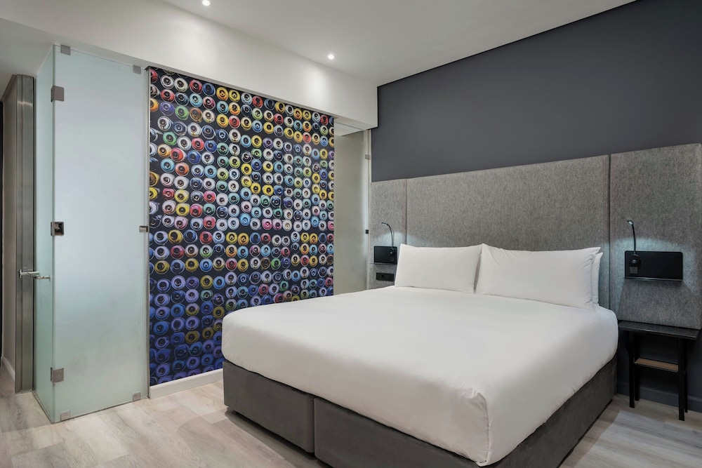Protea Hotel Fire & Ice by Marriott Cape Town — Hotel rooms in Cape Town, Western Cape