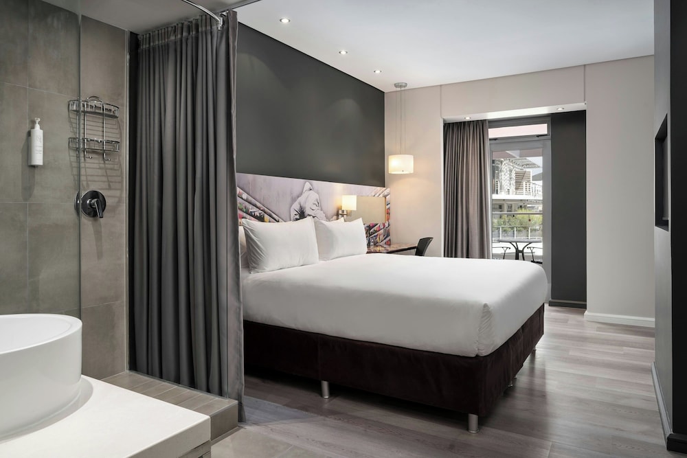 Protea Hotel Fire & Ice by Marriott Cape Town — Hotel rooms in Cape Town, Western Cape