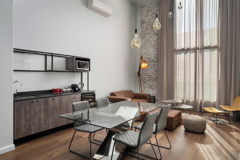 Protea Hotel Fire & Ice by Marriott Cape Town — Hotel rooms in Cape Town, Western Cape