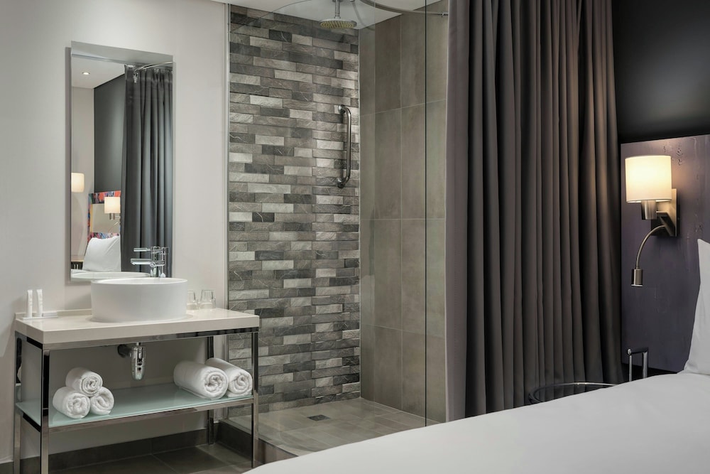Protea Hotel Fire & Ice by Marriott Cape Town — Hotel rooms in Cape Town, Western Cape