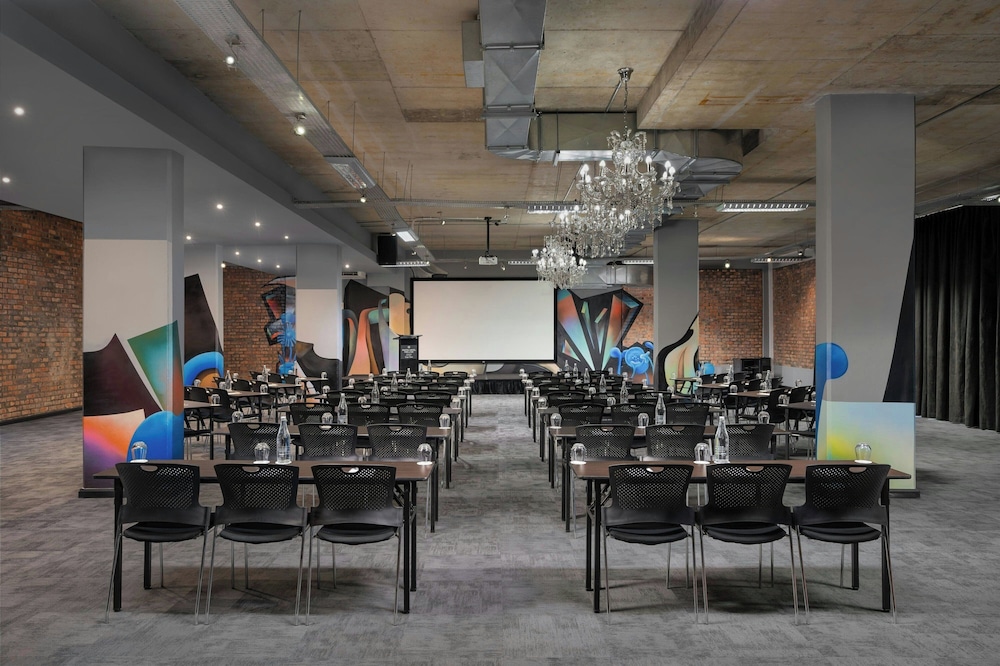 Protea Hotel Fire & Ice by Marriott Cape Town — Hotel building in Cape Town, Western Cape