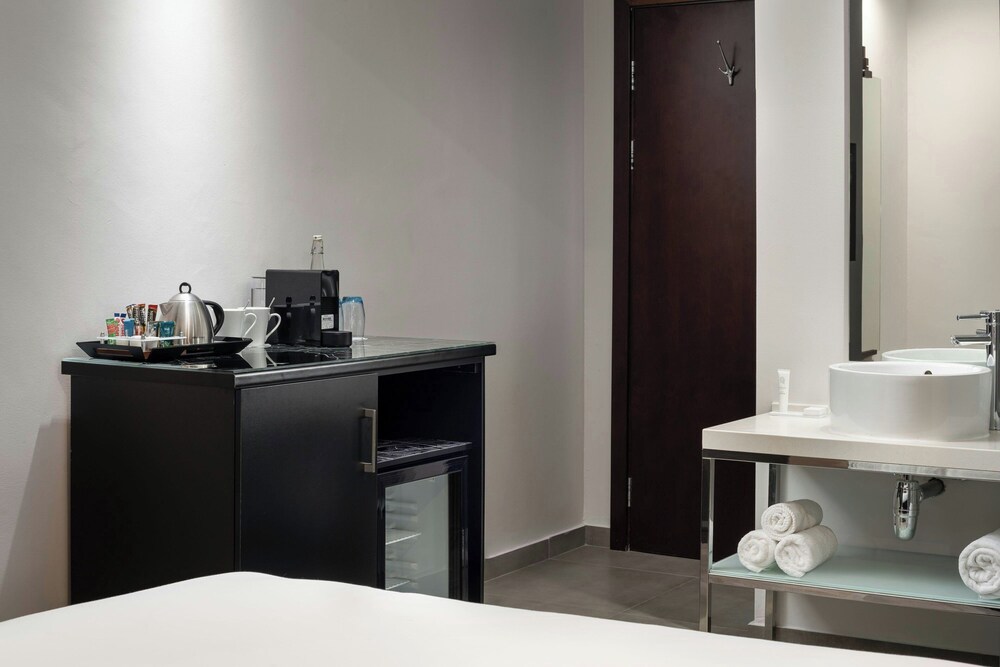 Protea Hotel Fire & Ice by Marriott Cape Town — Hotel rooms in Cape Town, Western Cape