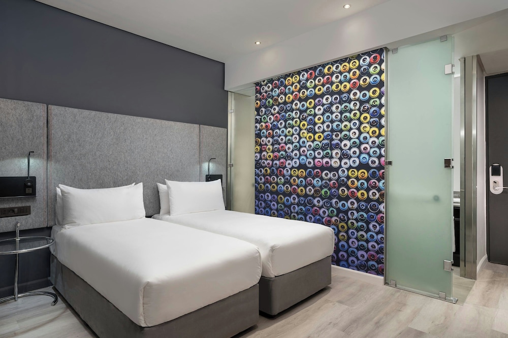 Protea Hotel Fire & Ice by Marriott Cape Town — Hotel rooms in Cape Town, Western Cape