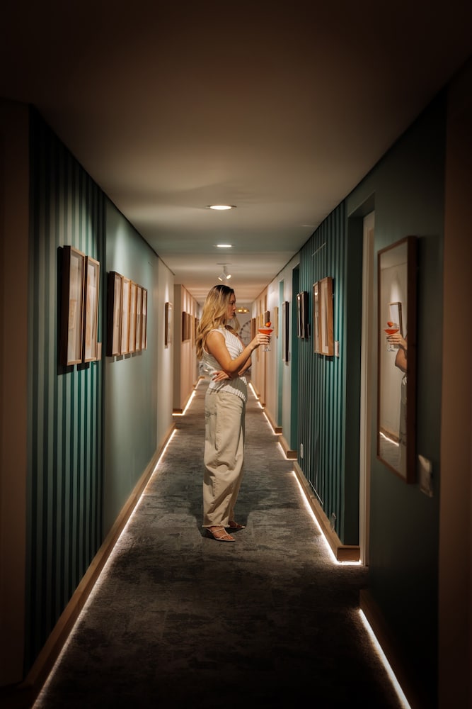 President Hotel — Hotel building in Cape Town, Western Cape