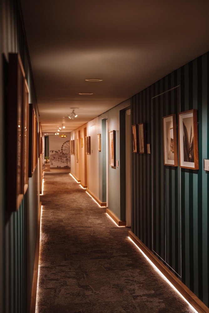 President Hotel — Hotel building in Cape Town, Western Cape