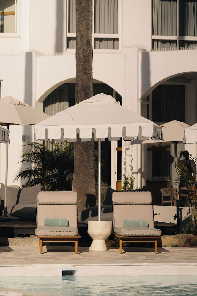 President Hotel — Hotel building in Cape Town, Western Cape