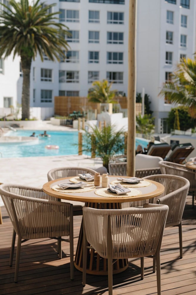 President Hotel — Restaurant & bars in Cape Town, Western Cape