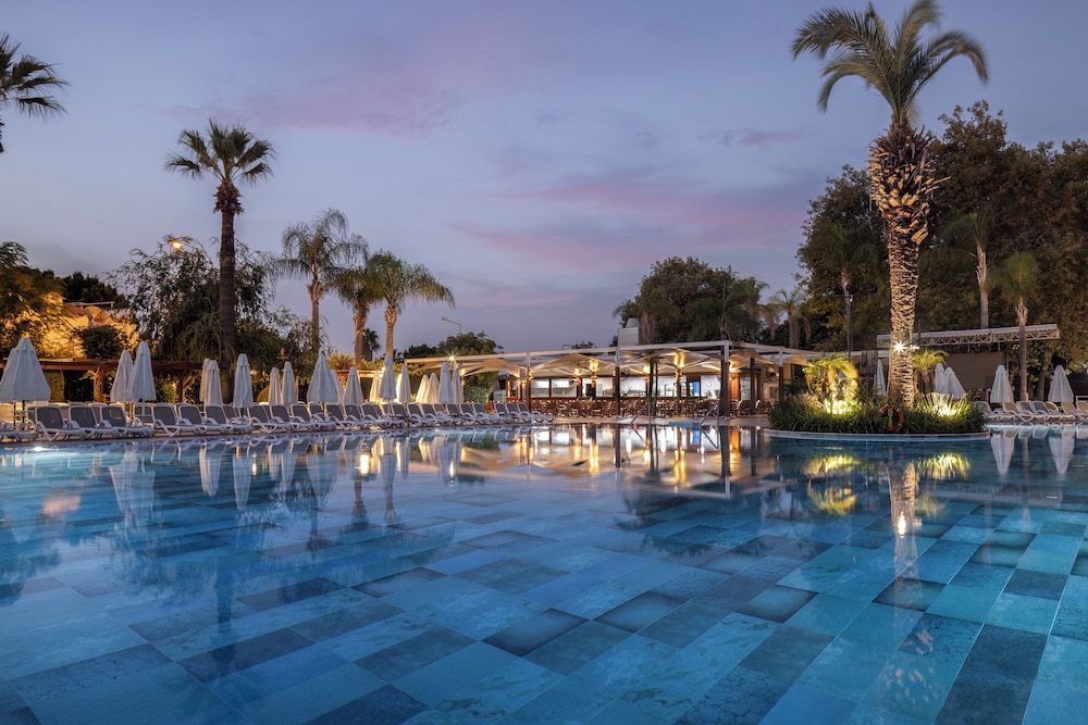 Side Star Elegance Hotel - Ultra All Inclusive — Swimming pool in Side