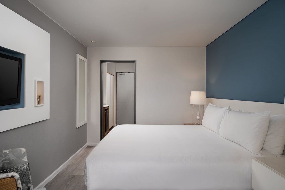 Protea Hotel by Marriott Cape Town Sea Point — Hotel rooms in Cape Town, Western Cape