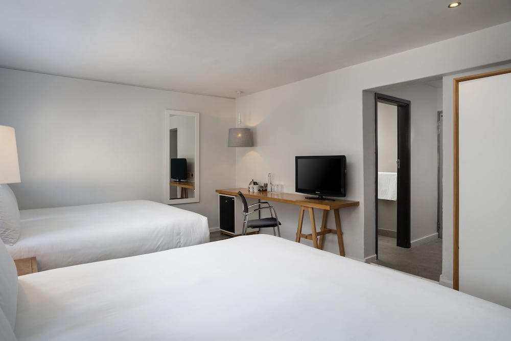 Protea Hotel by Marriott Cape Town Sea Point — Hotel rooms in Cape Town, Western Cape