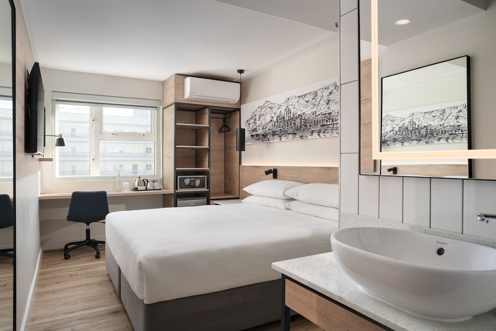 Protea Hotel by Marriott Cape Town Sea Point — Hotel rooms in Cape Town, Western Cape