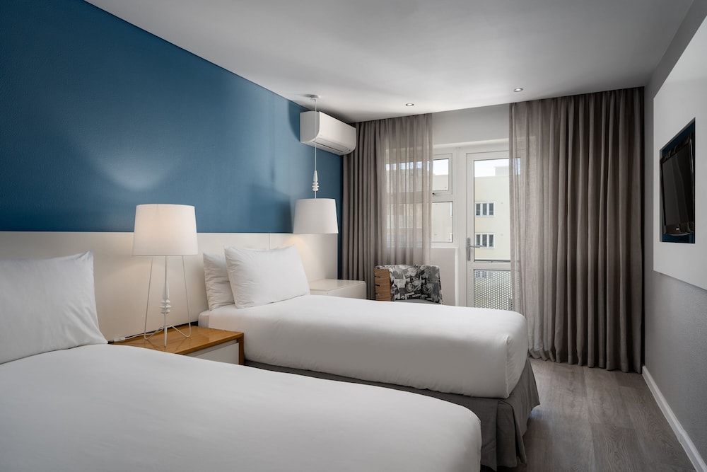 Protea Hotel by Marriott Cape Town Sea Point — Hotel rooms in Cape Town, Western Cape