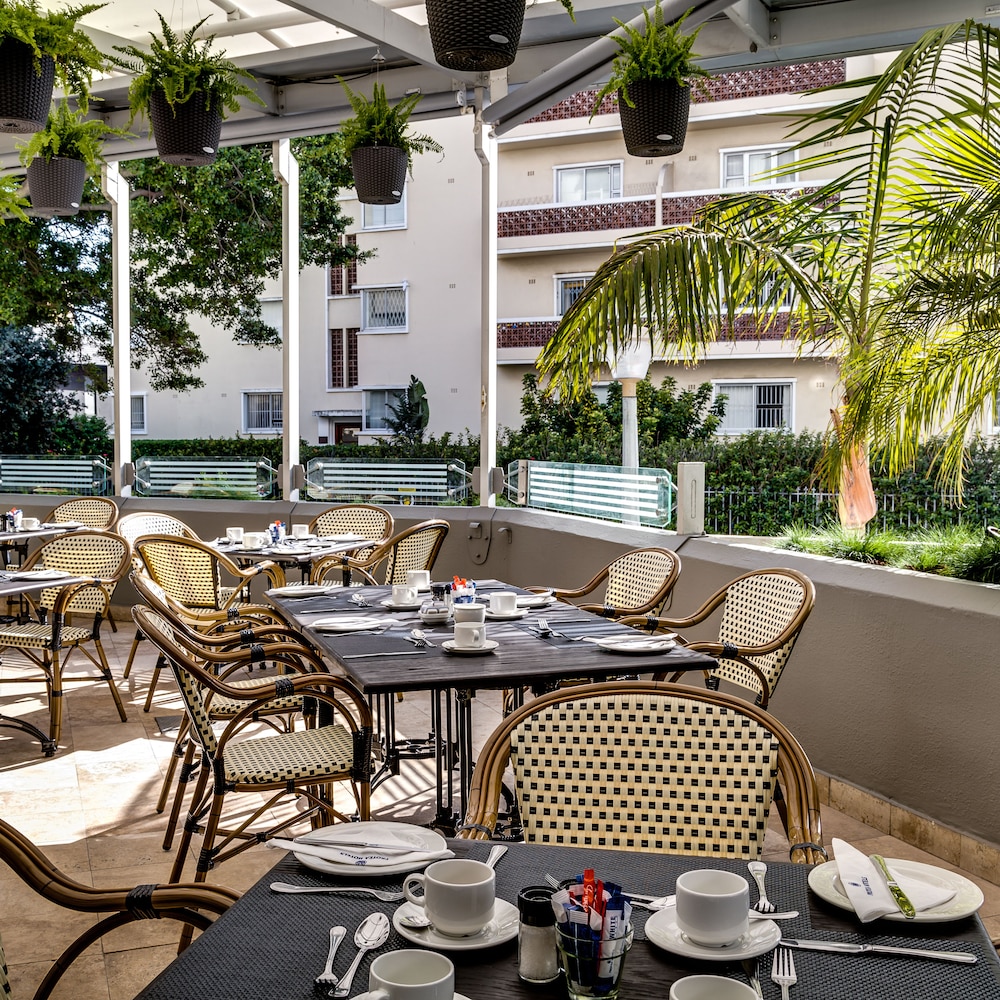 Protea Hotel by Marriott Cape Town Sea Point — Restaurant & bars in Cape Town, Western Cape
