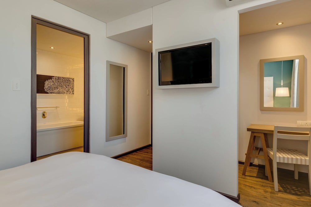 Protea Hotel by Marriott Cape Town Sea Point — Hotel rooms in Cape Town, Western Cape