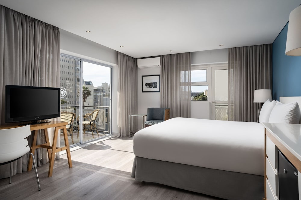 Protea Hotel by Marriott Cape Town Sea Point — Hotel rooms in Cape Town, Western Cape