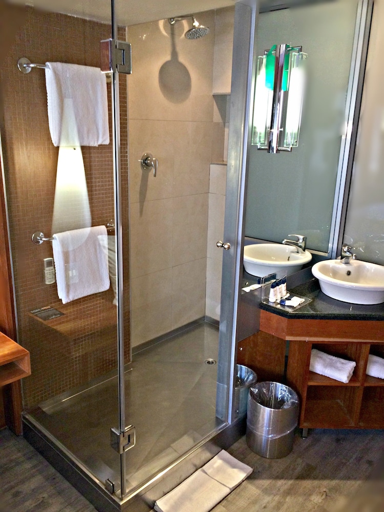 Protea Hotel by Marriott Cape Town Sea Point — Hotel rooms in Cape Town, Western Cape