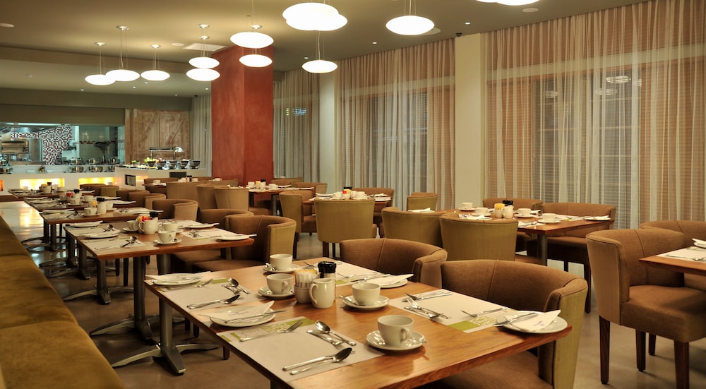Garden Court Victoria Junction — Restaurant & bars in Cape Town, Western Cape