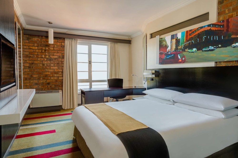 Garden Court Victoria Junction — Hotel rooms in Cape Town, Western Cape