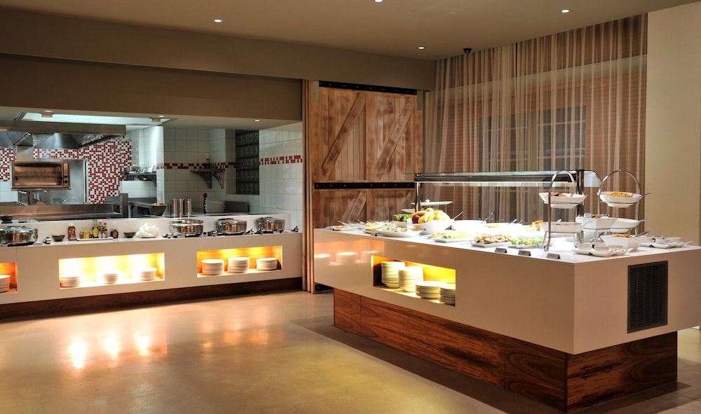 Garden Court Victoria Junction — Restaurant & bars in Cape Town, Western Cape