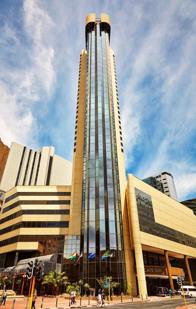 Southern Sun Cape Sun — Hotel building in Cape Town, Western Cape