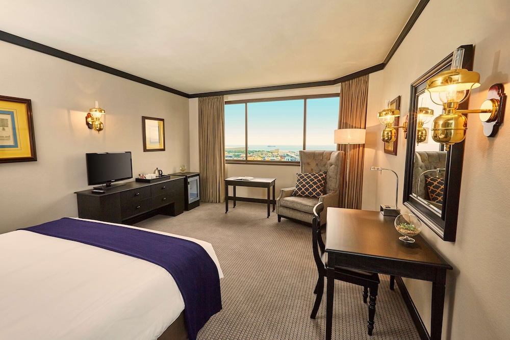 Southern Sun Cape Sun — Hotel rooms in Cape Town, Western Cape