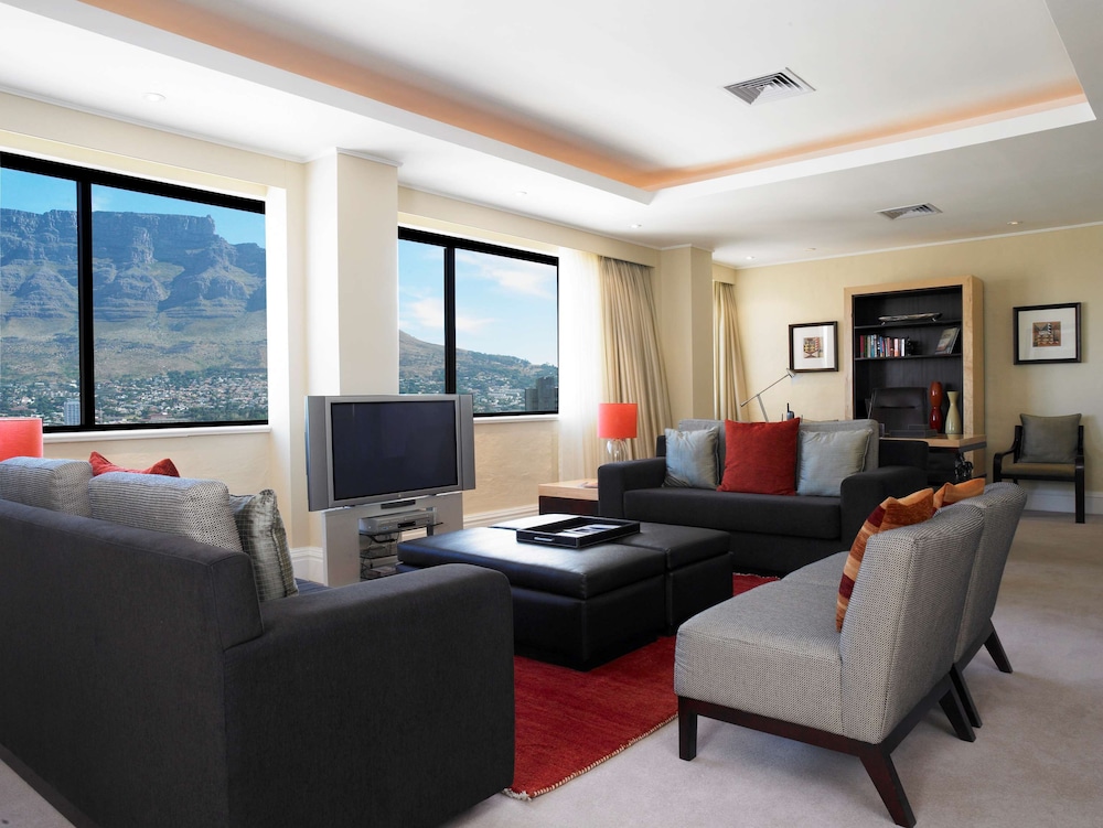 Southern Sun Cape Sun — Hotel rooms in Cape Town, Western Cape