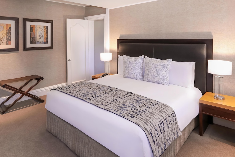 Southern Sun Cape Sun — Hotel rooms in Cape Town, Western Cape